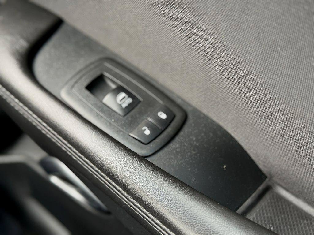 Used 2018 Dodge Challenger SXT RWD image 13