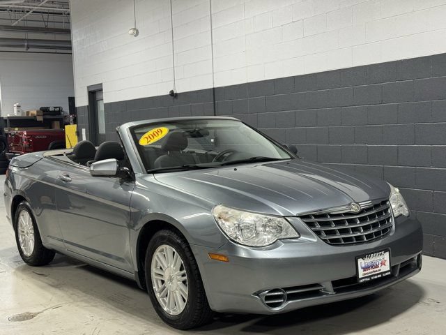 Used 2009 Chrysler Sebring Touring FWD image 2