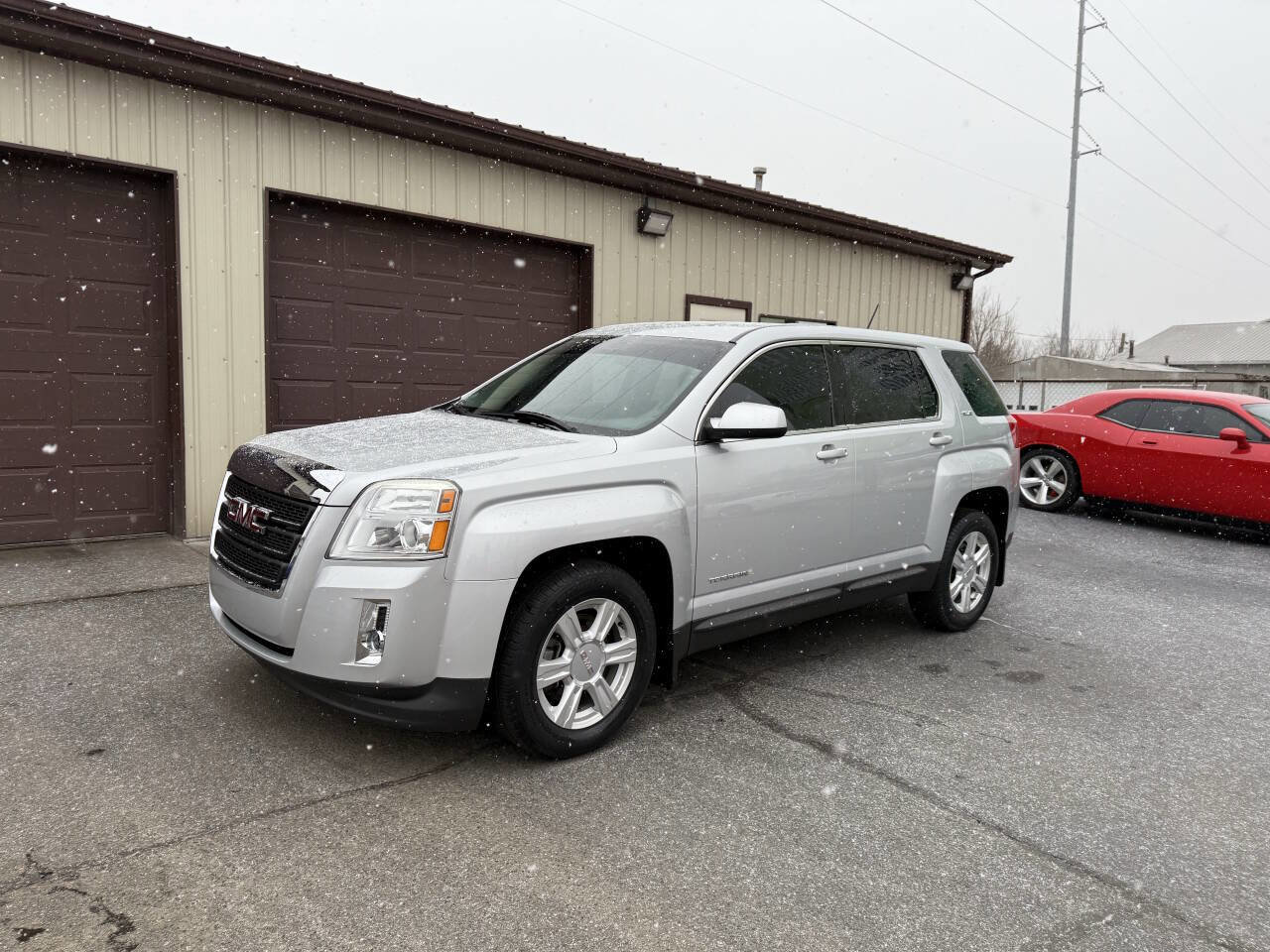 Used 2015 GMC Terrain SLE image 1