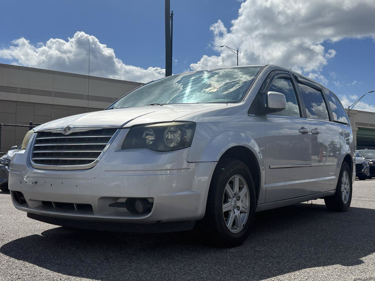Used 2010 Chrysler Town & Country Touring FWD image 2