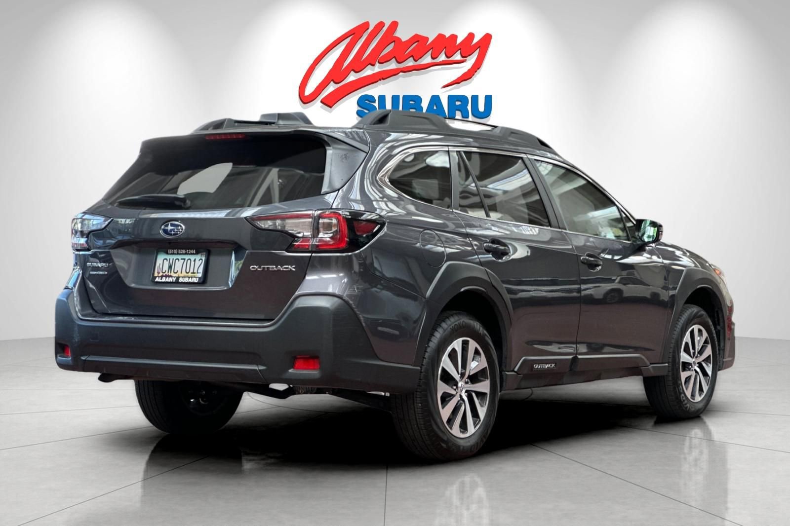 Used 2025 Subaru Outback Premium image 4