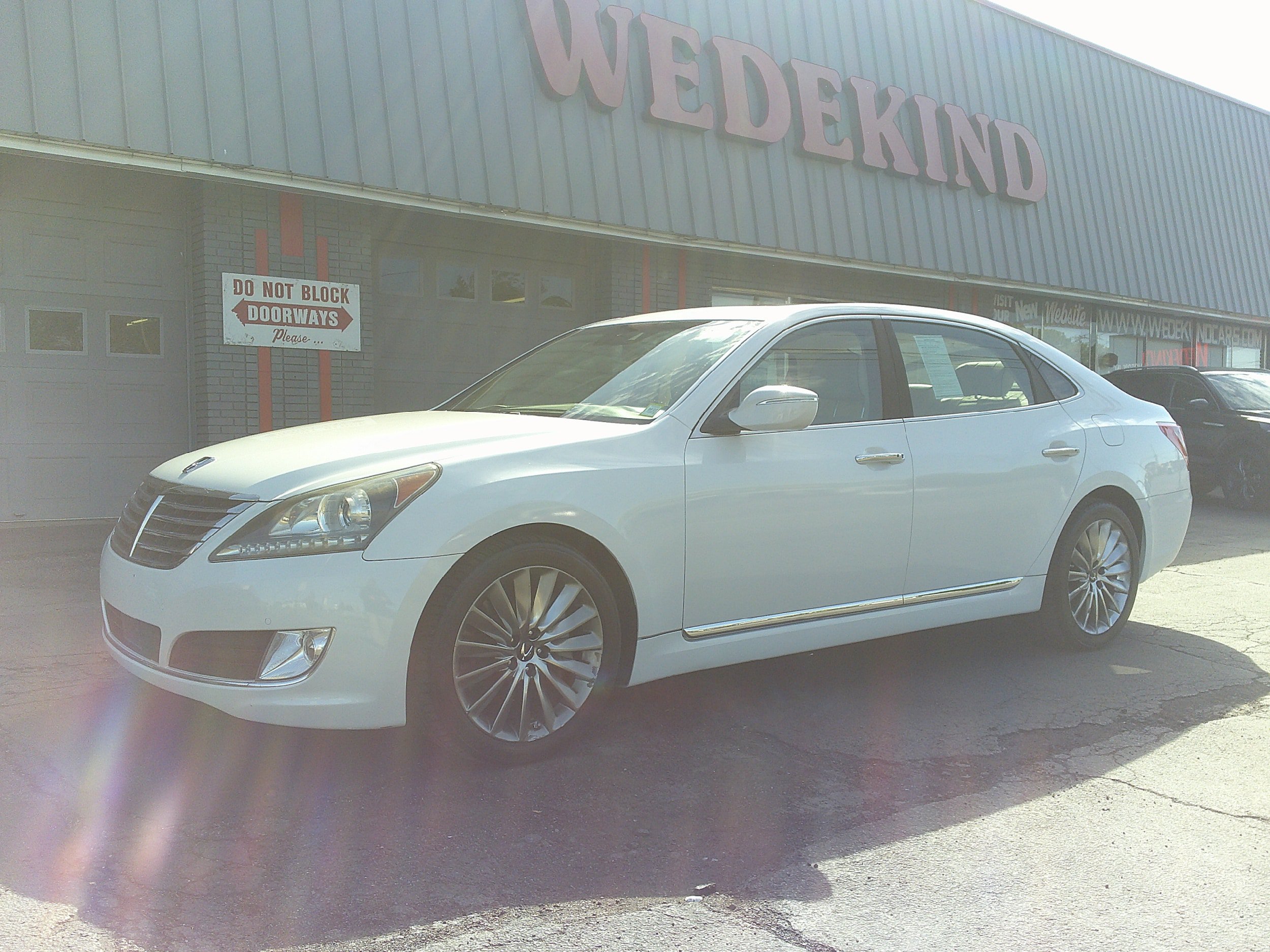 Used 2014 Hyundai Equus Signature RWD image 1