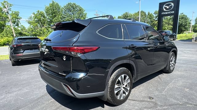 Used 2021 Toyota Highlander XLE AWD/4WD image 5