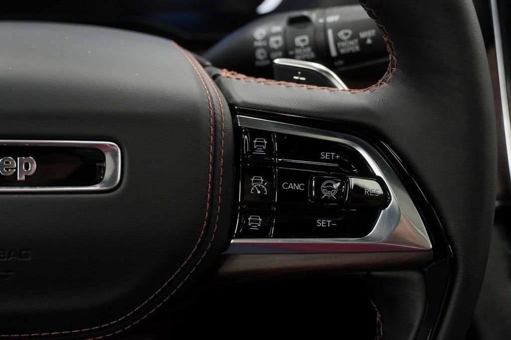 New 2025 Jeep Grand Cherokee L Summit w/ Obsidian Package image 28