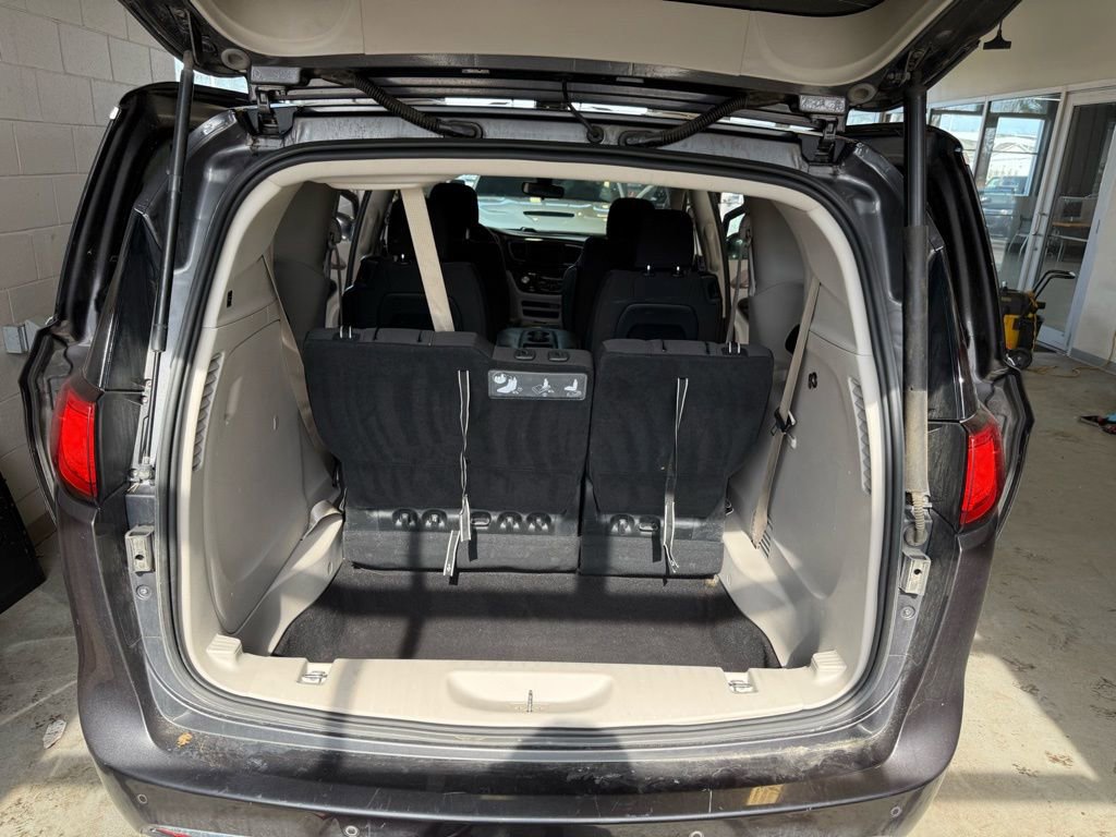 Used 2018 Chrysler Pacifica Touring Plus image 19