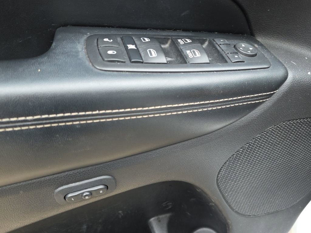 Used 2016 Jeep Grand Cherokee Limited w/ Luxury Group II image 11