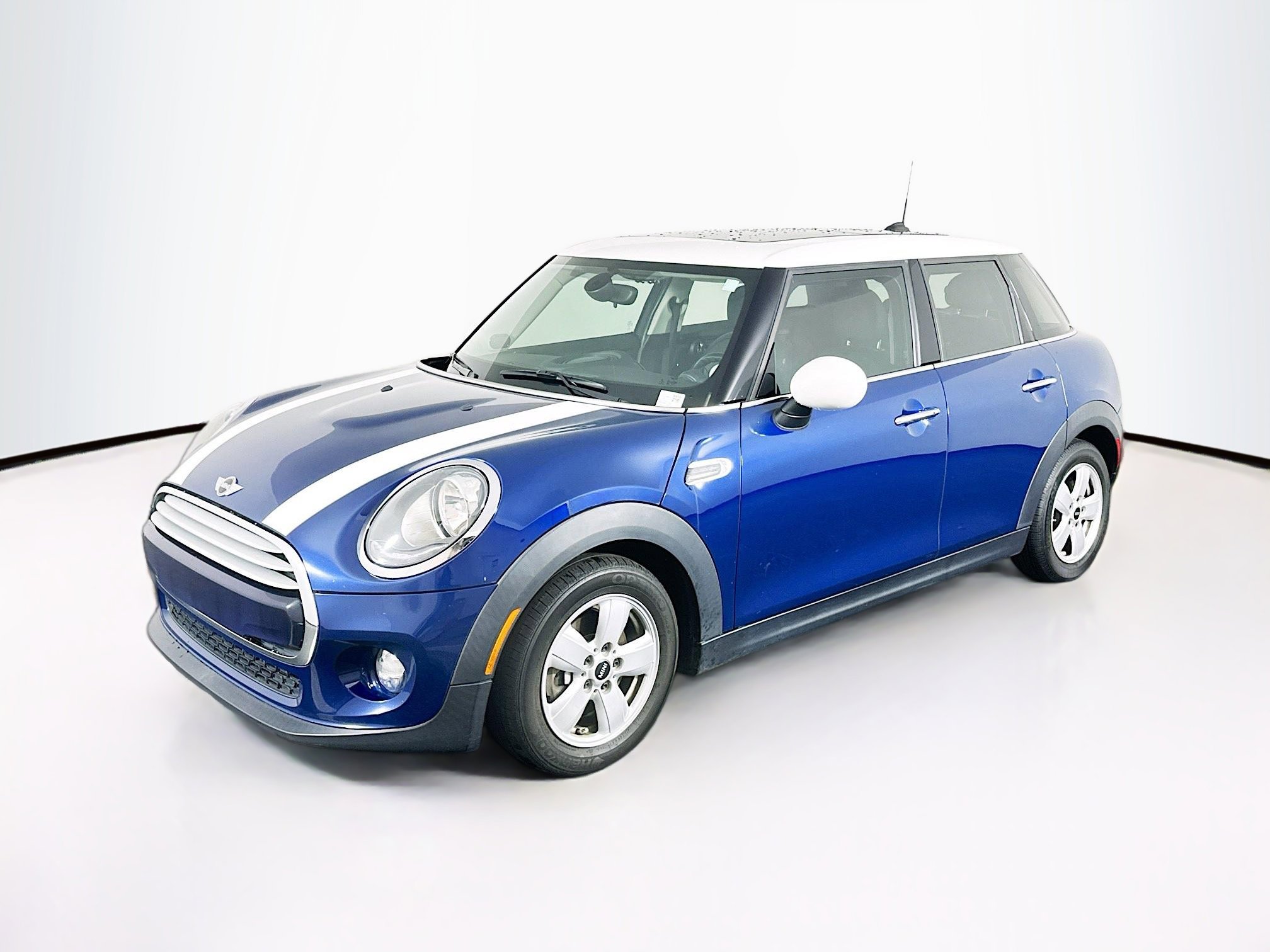 Used 2015 MINI Cooper 4-Door Hardtop FWD image 3