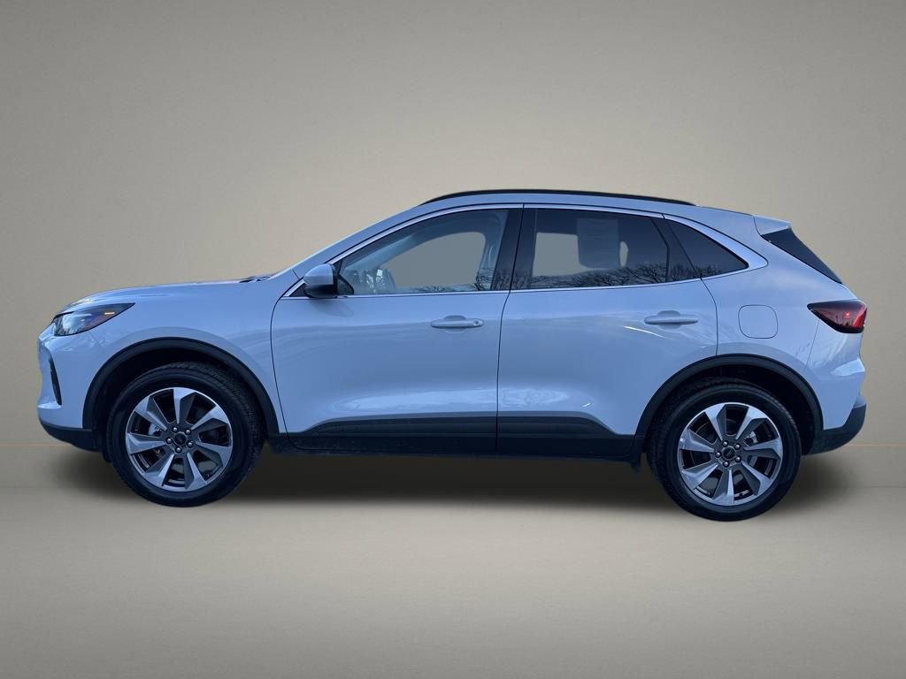 Used 2025 Ford Escape Platinum image 2