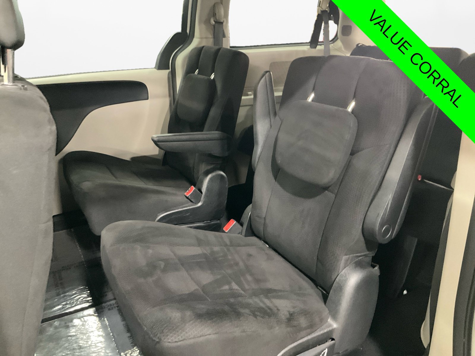 Used 2011 Dodge Grand Caravan Express FWD image 13
