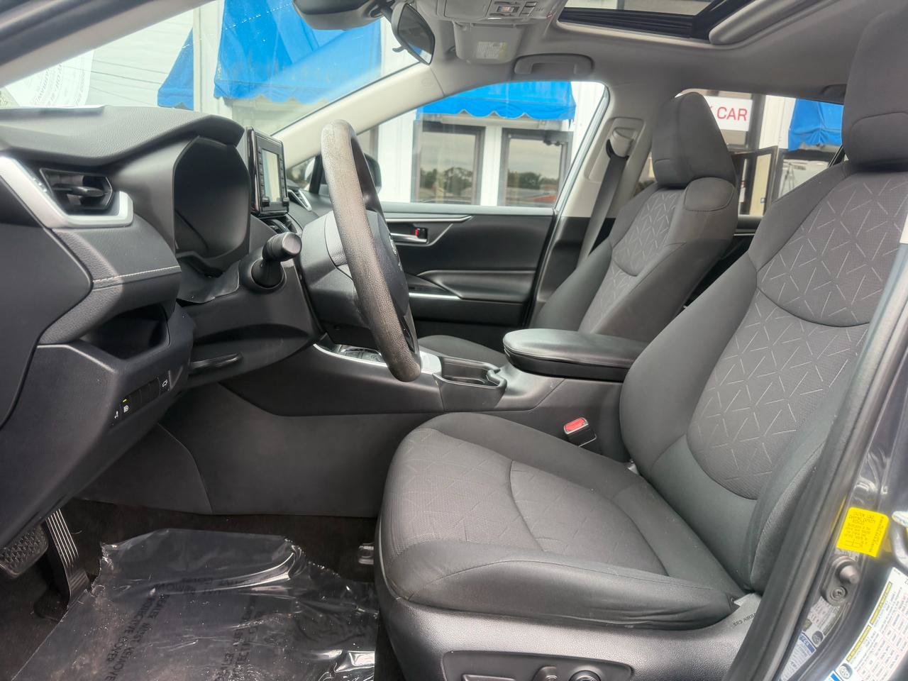 Used 2019 Toyota RAV4 XLE AWD/4WD image 10