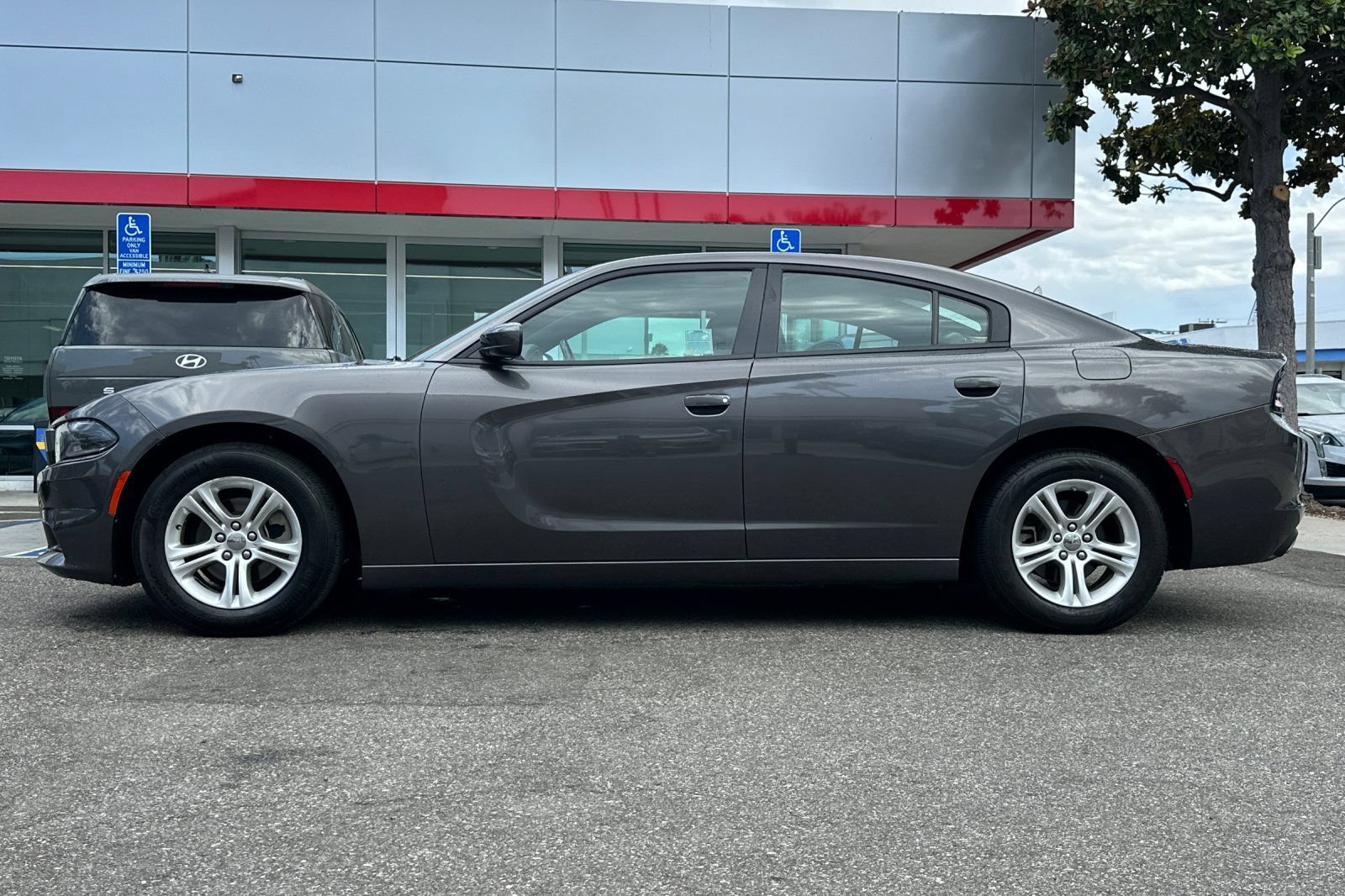 Used 2022 Dodge Charger SXT w/ Leather Interior Group RWD image 7