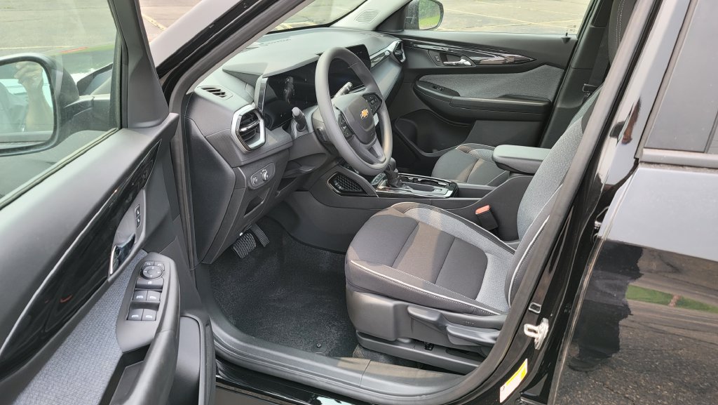 New 2026 Chevrolet TrailBlazer LS w/ LS Convenience Package FWD image 18