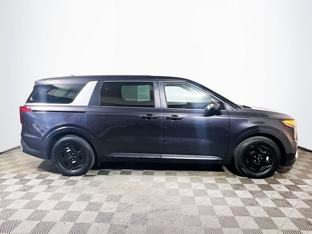 Used 2025 Kia Carnival FWD image 8