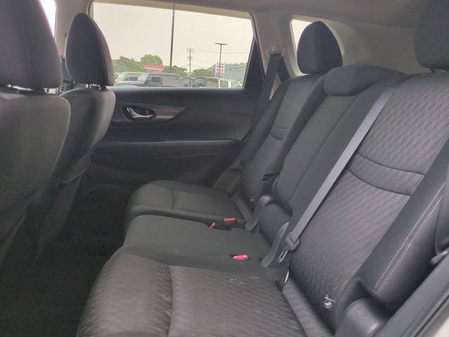 Used 2017 Nissan Rogue SV w/ SV Premium Package AWD/4WD image 14