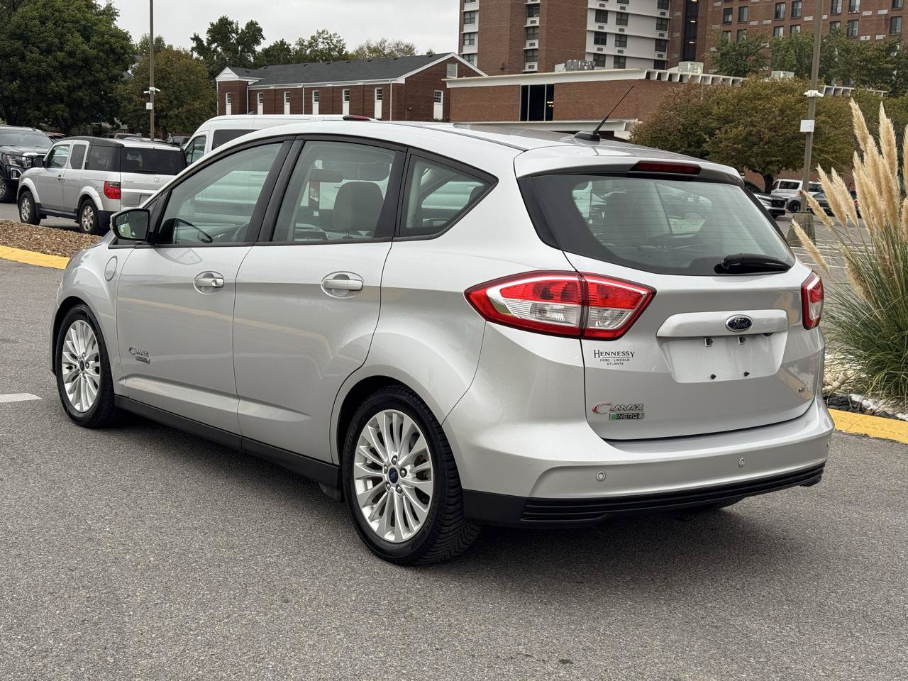 Used 2017 Ford C-MAX Energi SE w/ Equipment Group 401A FWD image 5