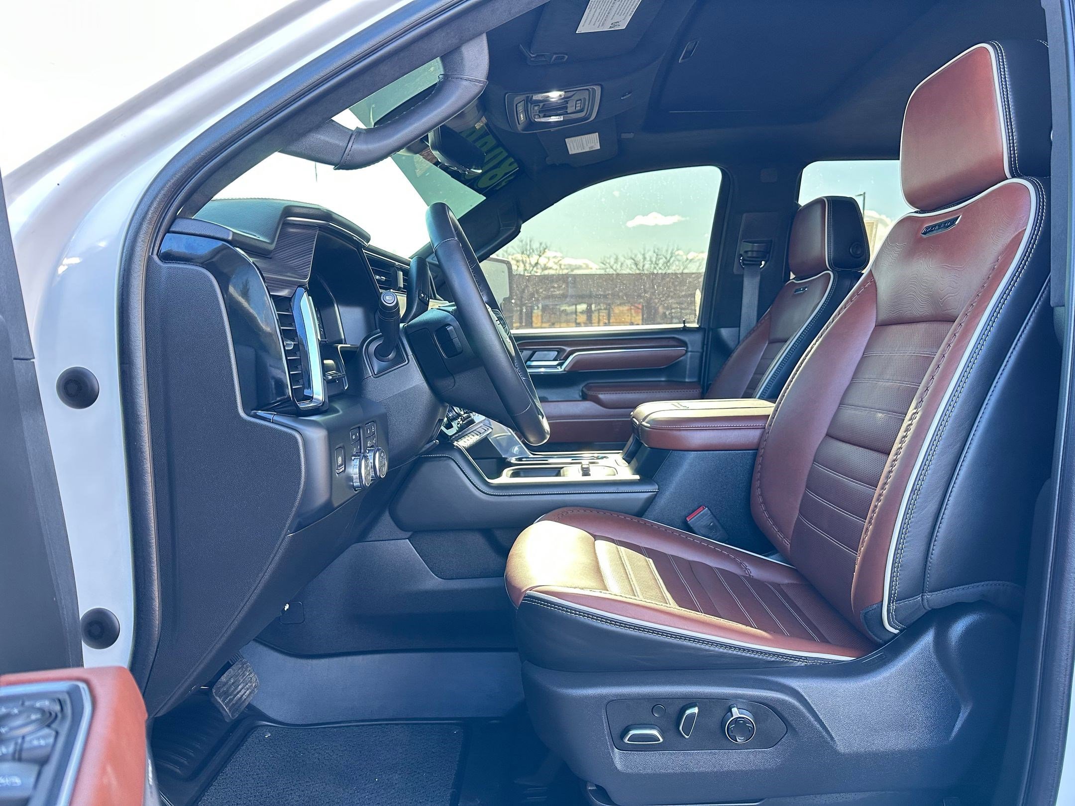 Used 2024 GMC Sierra 2500 Denali Ultimate w/ Max Trailering Package image 3