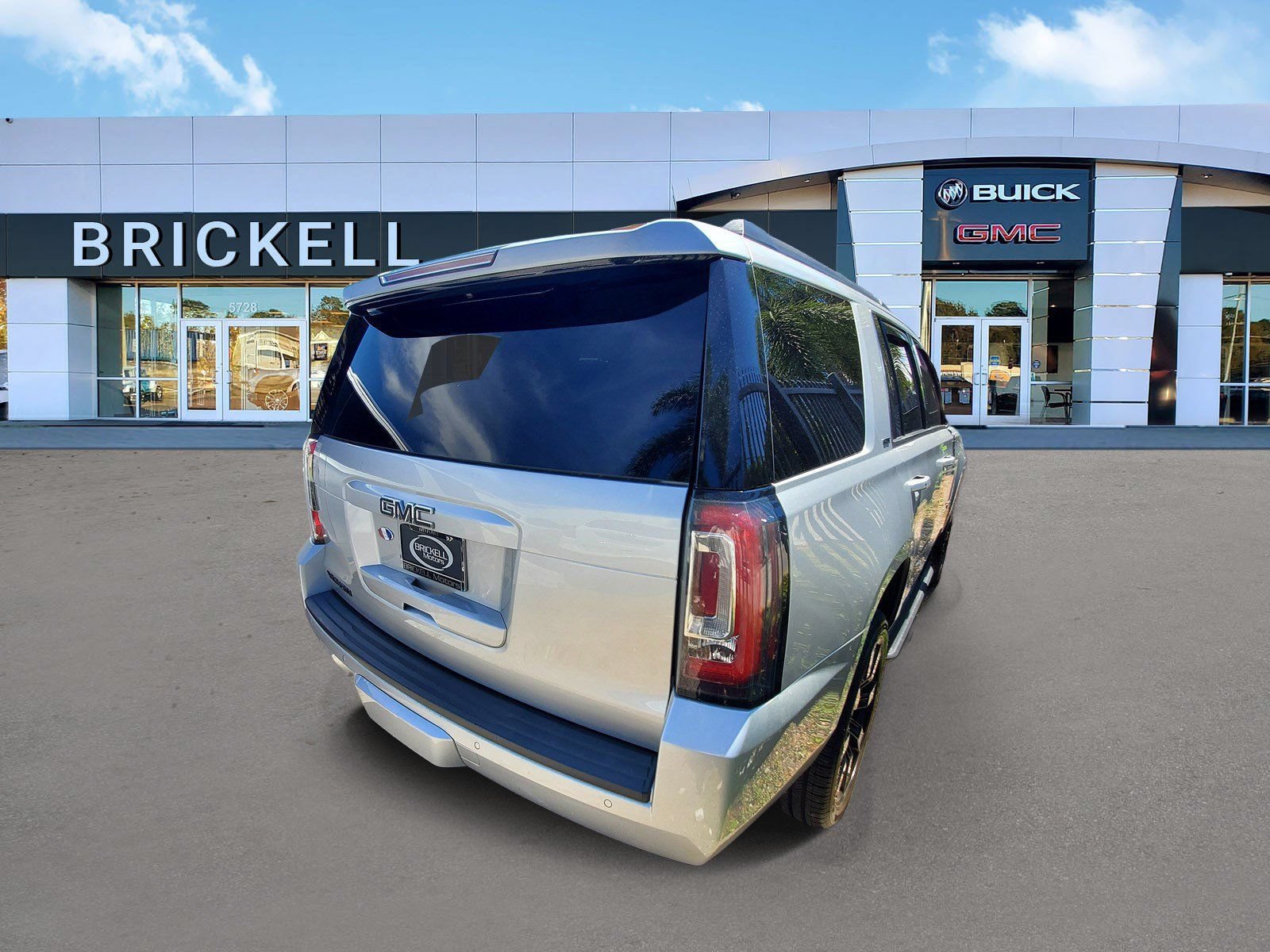 Used 2018 GMC Yukon SLT AWD/4WD image 3