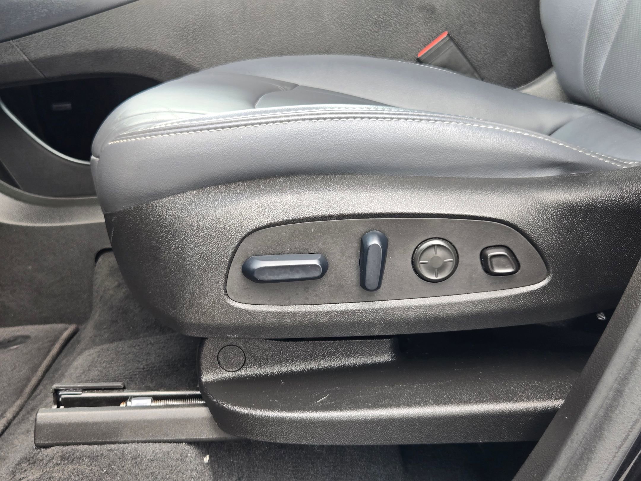 Used 2024 Buick Enclave Premium image 24