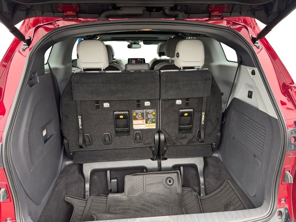 Used 2022 Toyota Sienna XSE image 21