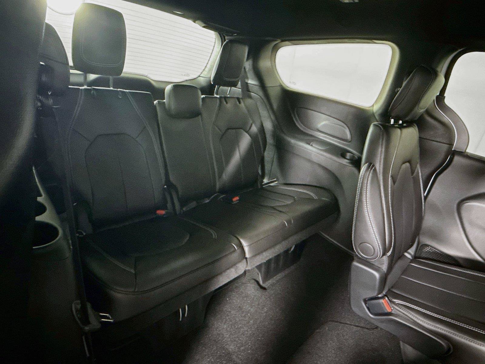 New 2027 Chrysler Pacifica Select AWD/4WD image 19