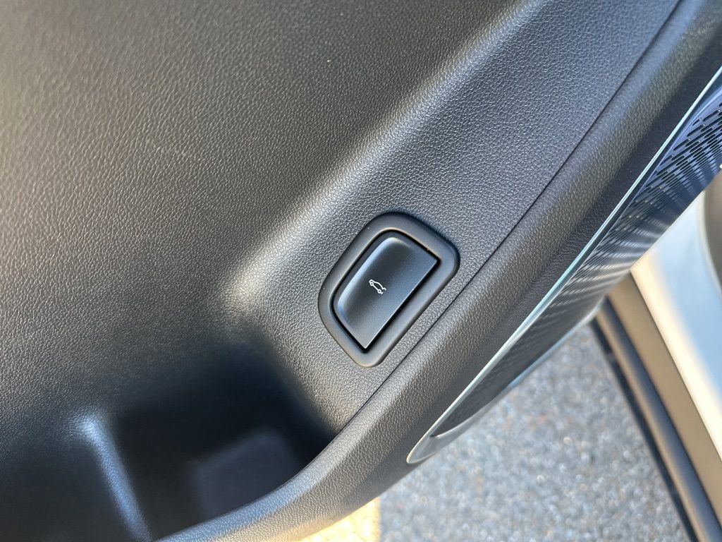 Used 2025 GMC Acadia Elevation image 20