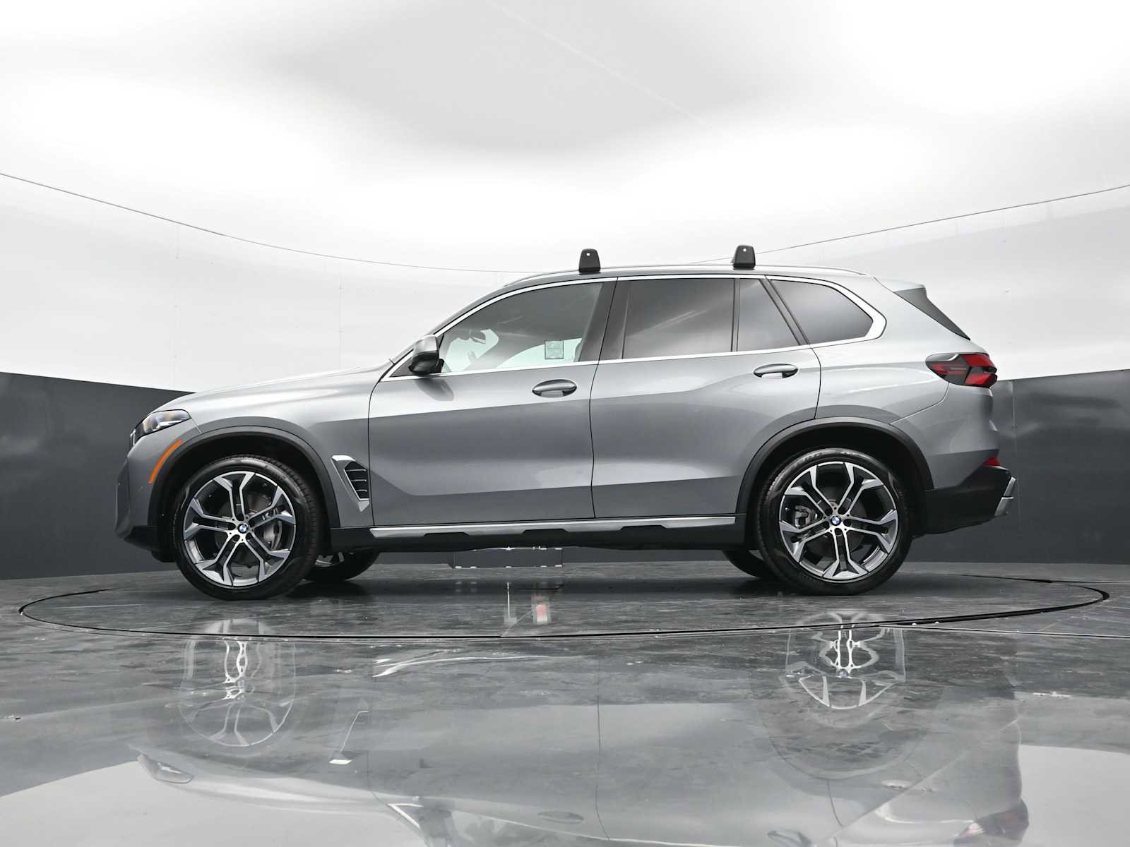 Certified 2024 BMW X5 sDrive40i w/ Parking Assistance Package RWD image 32