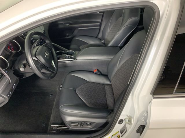 Used 2019 Toyota Camry XSE image 28