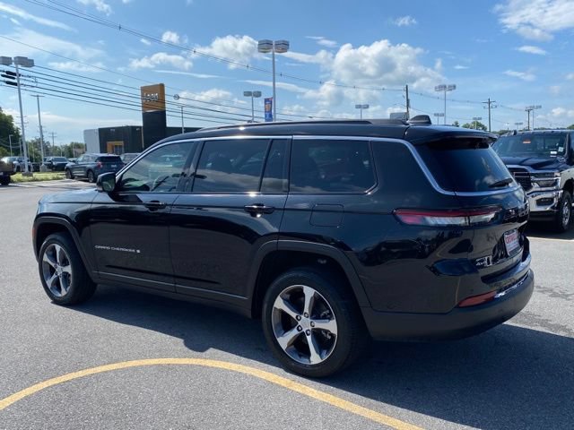 Used 2025 Jeep Grand Cherokee L Limited w/ Luxury Tech Group II AWD/4WD image 3