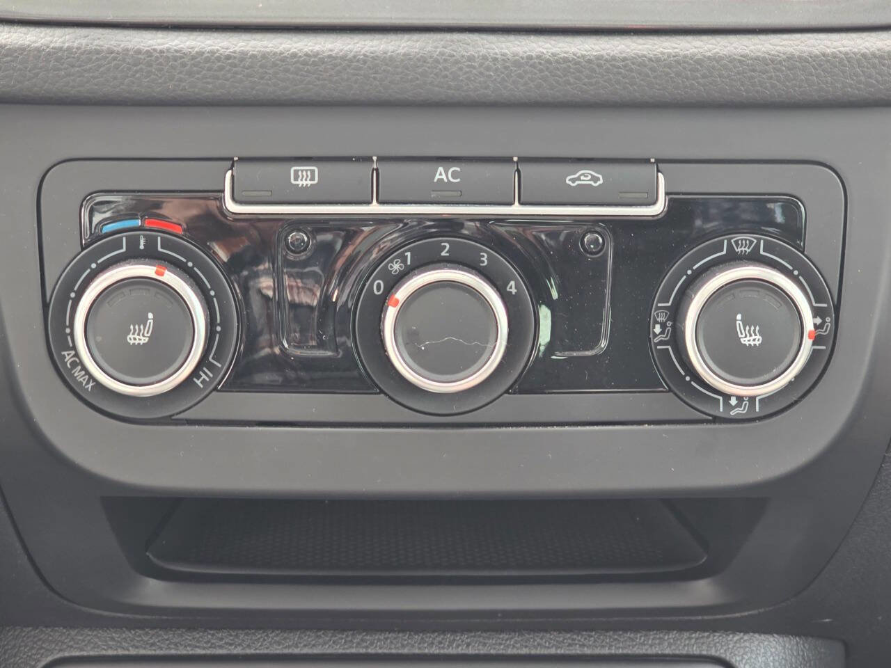 Used 2012 Volkswagen Tiguan SE FWD image 16