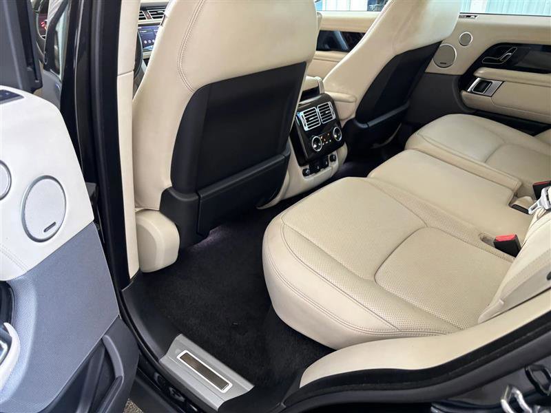 Used 2020 Land Rover Range Rover HSE image 11