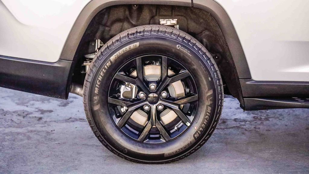 New 2025 Jeep Grand Cherokee L Altitude image 12