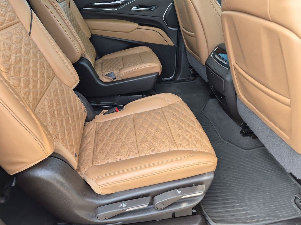 Used 2024 Cadillac Escalade ESV Sport w/ LPO, ONYX Package AWD/4WD image 21