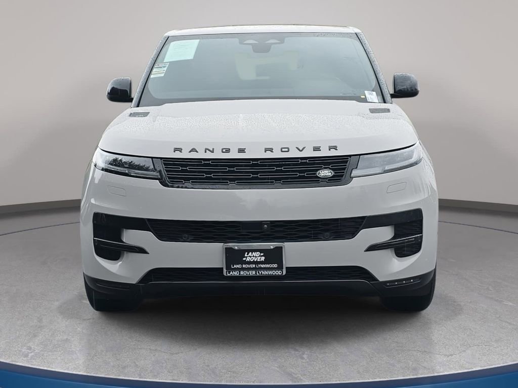 Used 2025 Land Rover Range Rover Sport SE image 3