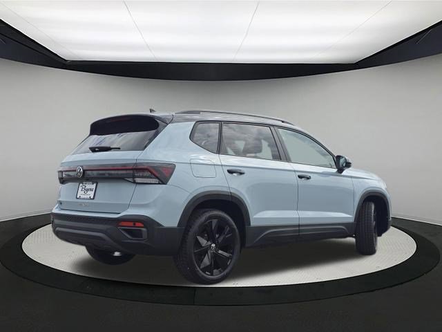 New 2026 Volkswagen Taos SE FWD image 7