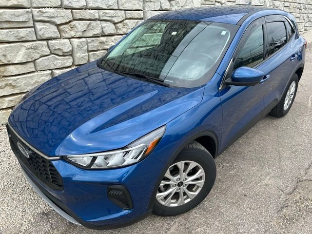 Used 2023 Ford Escape Active w/ Tech Pack #2 AWD/4WD image 1