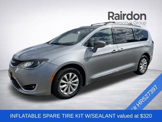 Used 2017 Chrysler Pacifica Touring-L FWD image 3
