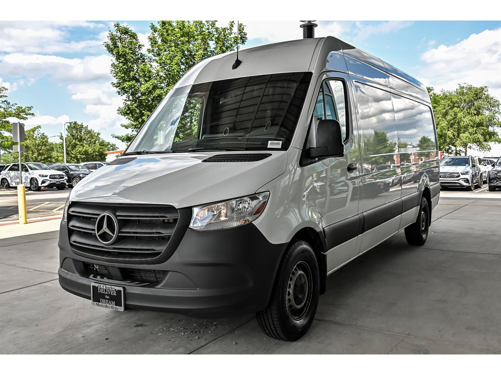 Used 2024 Mercedes-Benz Sprinter 2500 video 2