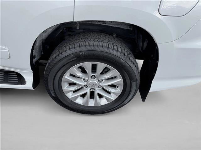 Used 2015 Lexus GX 460 w/ Premium Package image 10