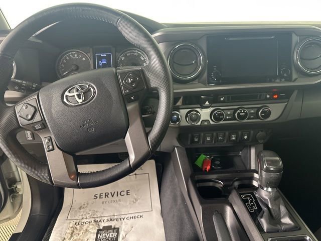 Used 2016 Toyota Tacoma TRD Sport image 13