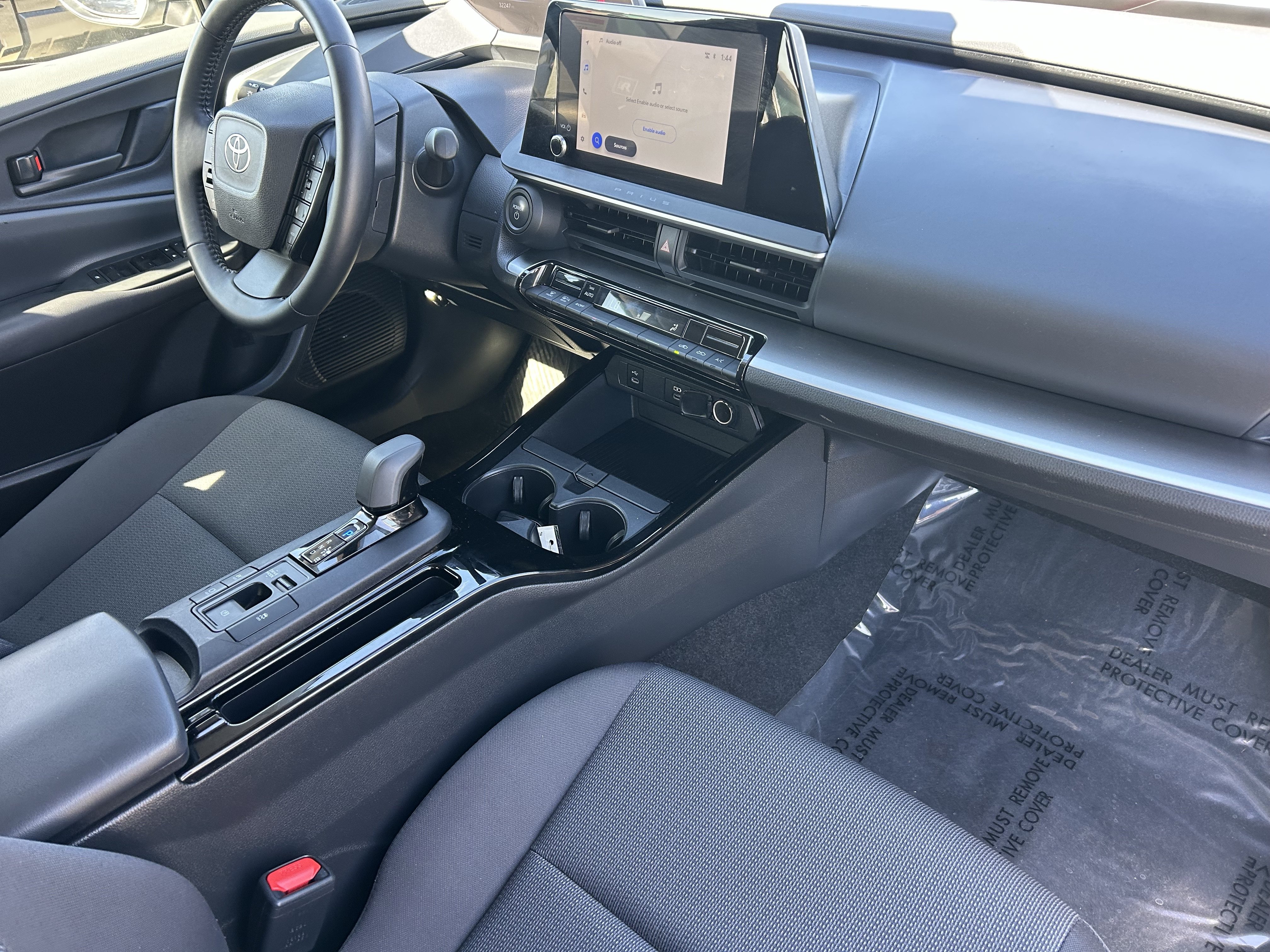 Certified 2025 Toyota Prius LE FWD image 9