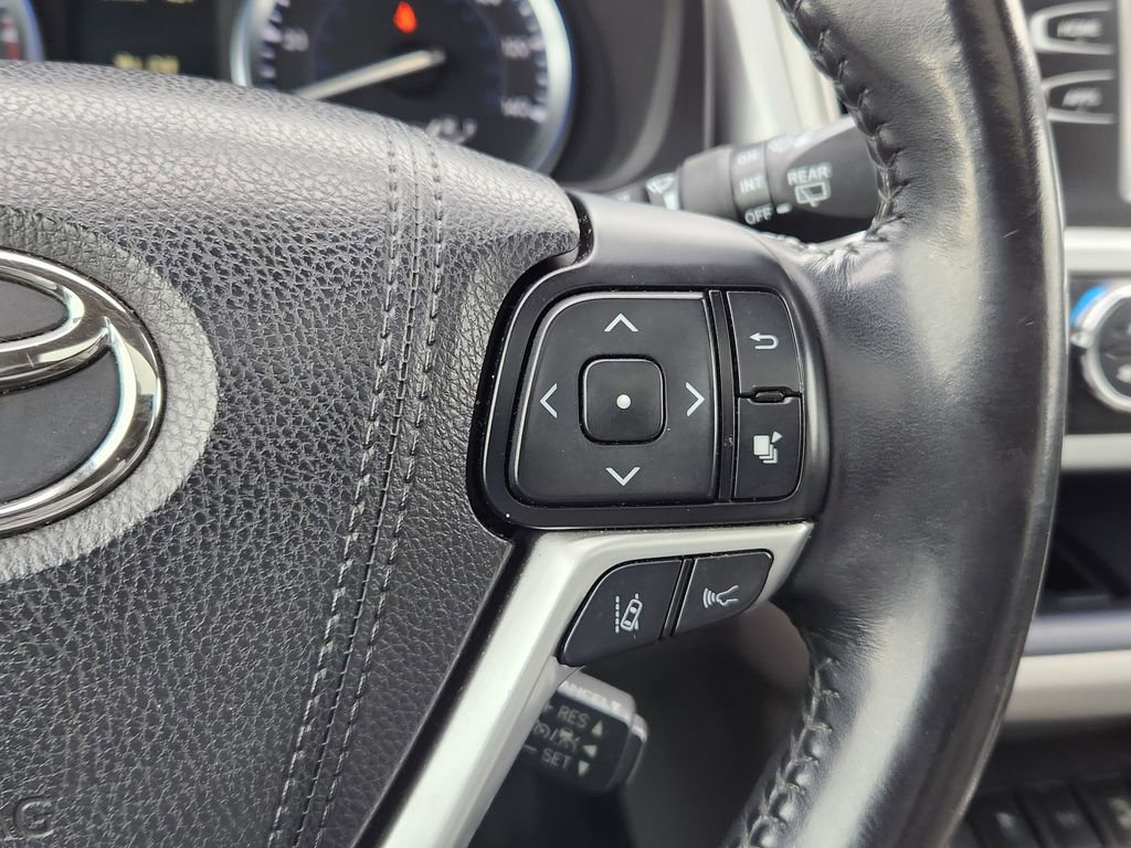 Used 2017 Toyota Highlander XLE image 22