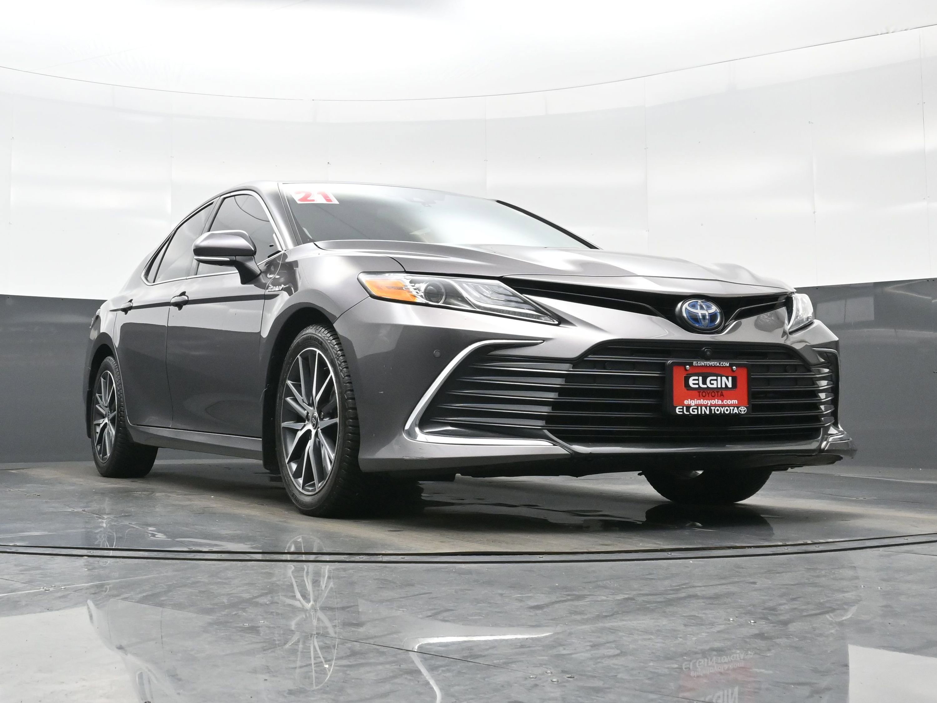 Used 2021 Toyota Camry XLE w/ Navigation Upgrade Package FWD image 28