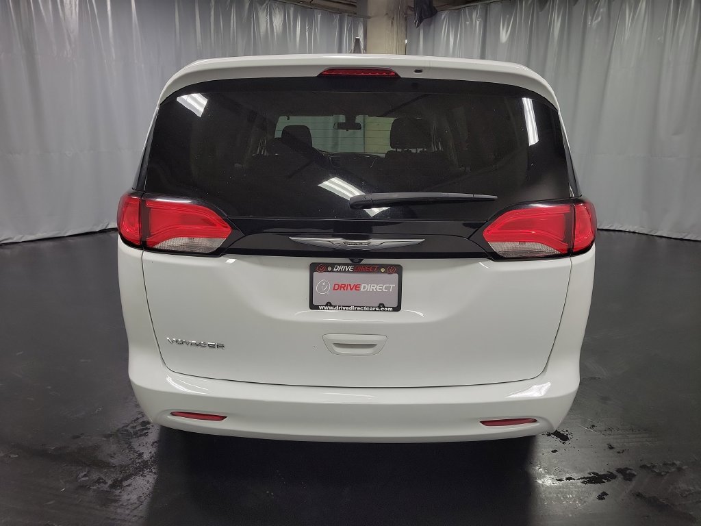 Used 2022 Chrysler Voyager LX FWD image 7