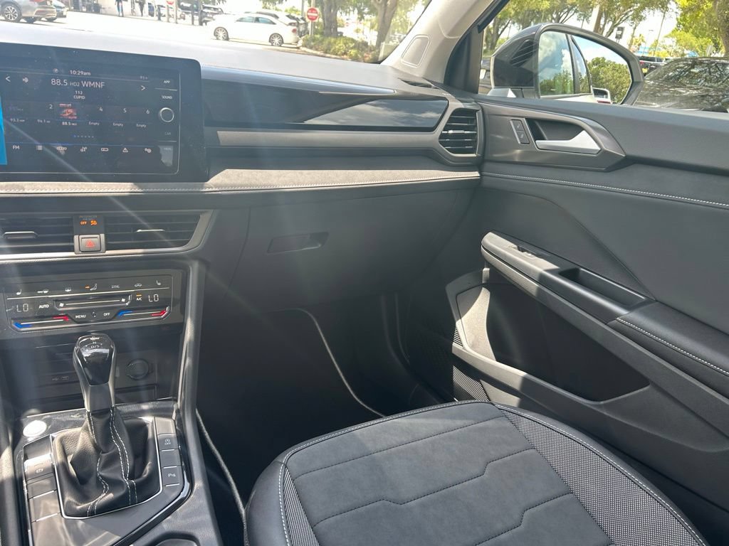 New 2026 Volkswagen Taos SE FWD image 11