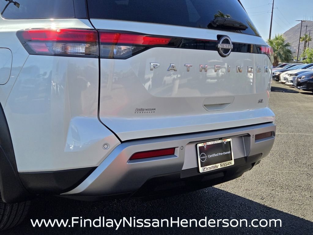 Used 2024 Nissan Pathfinder SL FWD image 5