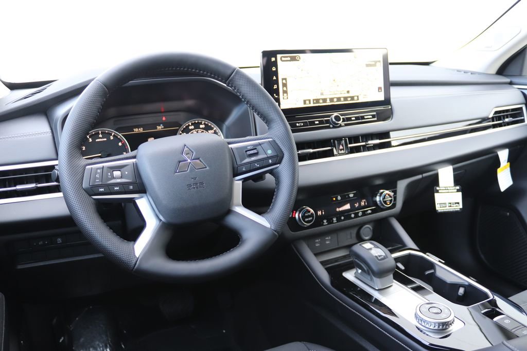 New 2026 Mitsubishi Outlander SE image 4