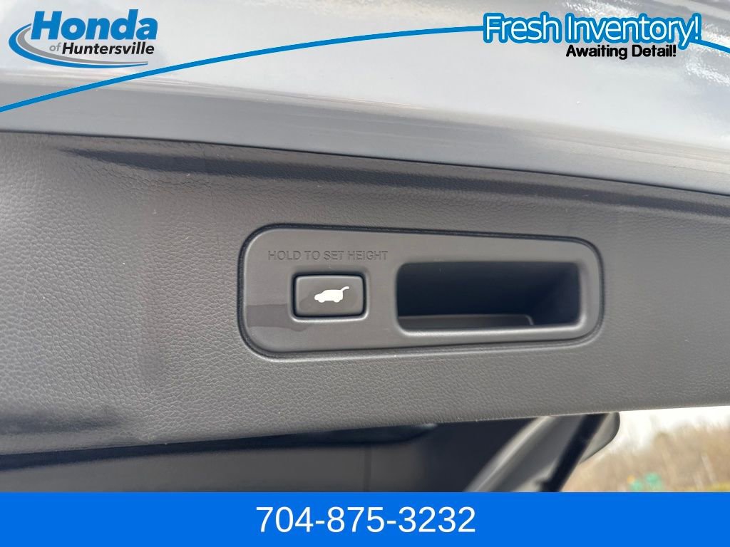 Used 2025 Honda Pilot Elite image 11