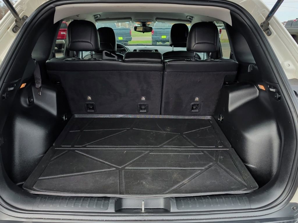 Used 2019 Jeep Cherokee Trailhawk w/ Cold Weather Group AWD/4WD image 36