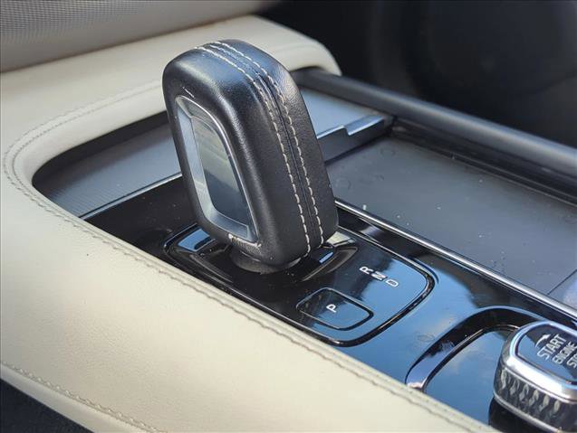 Used 2021 Volvo XC90 T8 R-Design w/ Advanced Package image 11