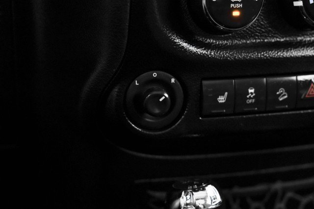 Used 2015 Jeep Wrangler Unlimited Sahara w/ Connectivity Group image 22